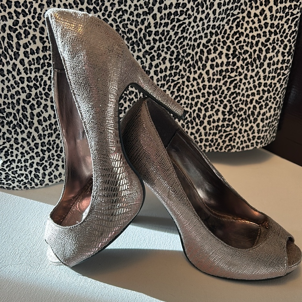NWOT Metallic Charles Albert Snakeskin Peek a boo Toe Heels Pumps Shoes
